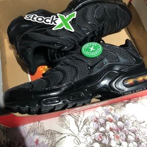 Nike air max triple black